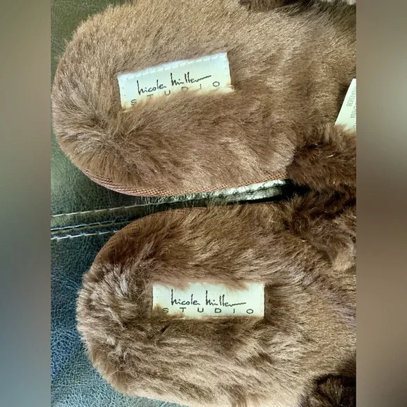 NWT Women’s Nicole Miller Pearl Cross Band Open Toe Slide Slippers. Soft & Furry - Picture 2 of 5